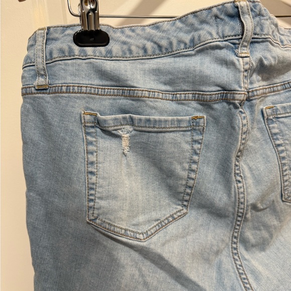 Torrid Jeans Cropped Boyfriend Distressed Feel The Fit Vintage Stretch Denim - Picture 8 of 8